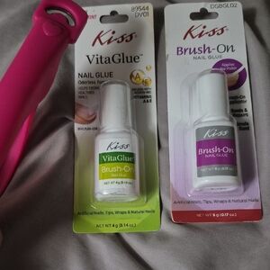 Kiss VitaGlue and Brush-On Nail Glue Set with Pink Nail Cutting Tool